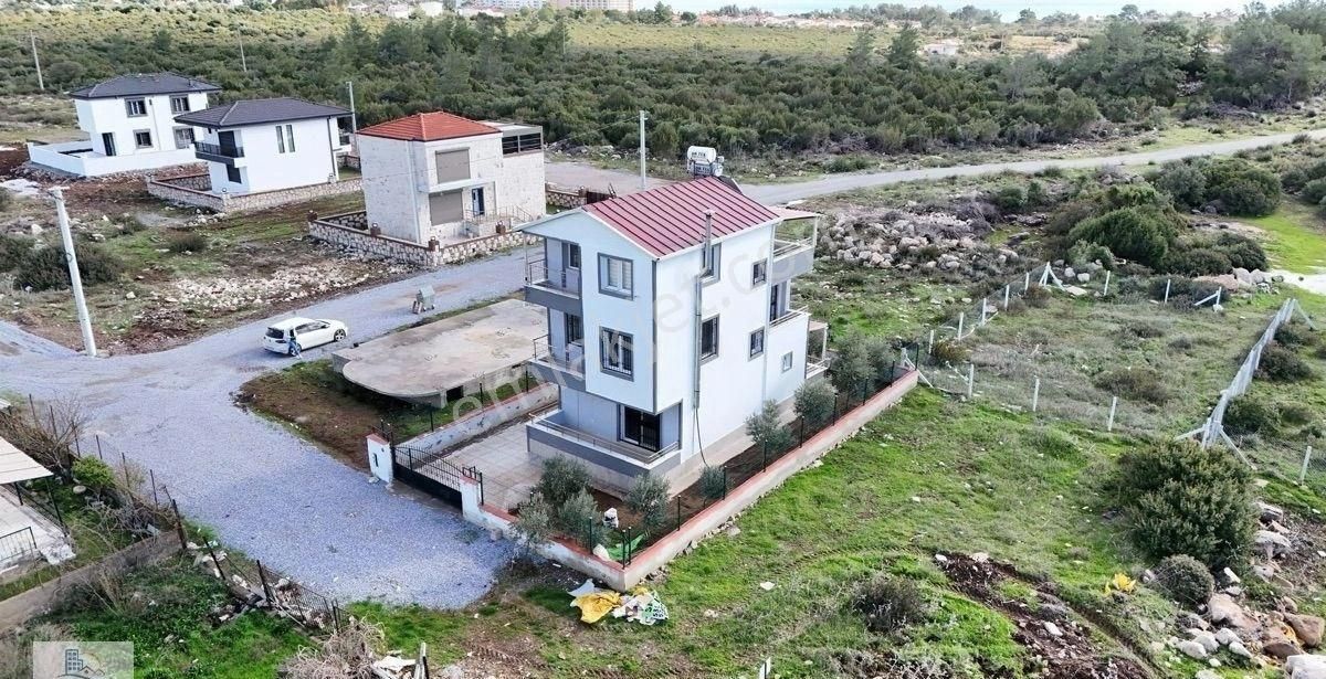 Didim Fevzipaşa Satılık Villa Didim Fevzipaşa Mahallesi’nde Denize 850 Metre Mesafede 4 + 1 Ayrı Mutfak Tam Müstakil Villa