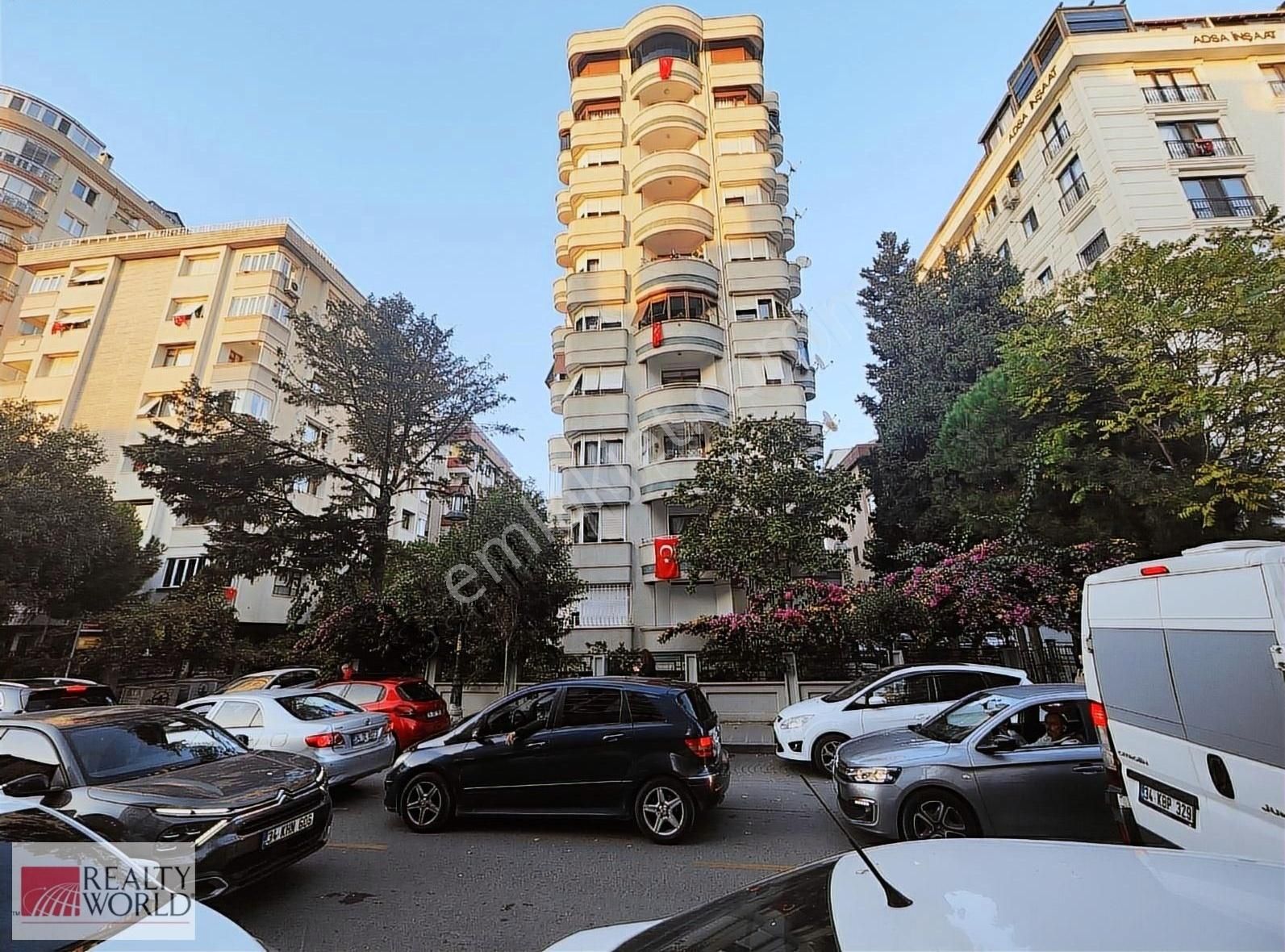 Maltepe Yalı Satılık Daire Yalı Mh Meraşal Fevzi Çakmak Cd 4+1 200m2 Marmaray 1 Dk Ara Kat