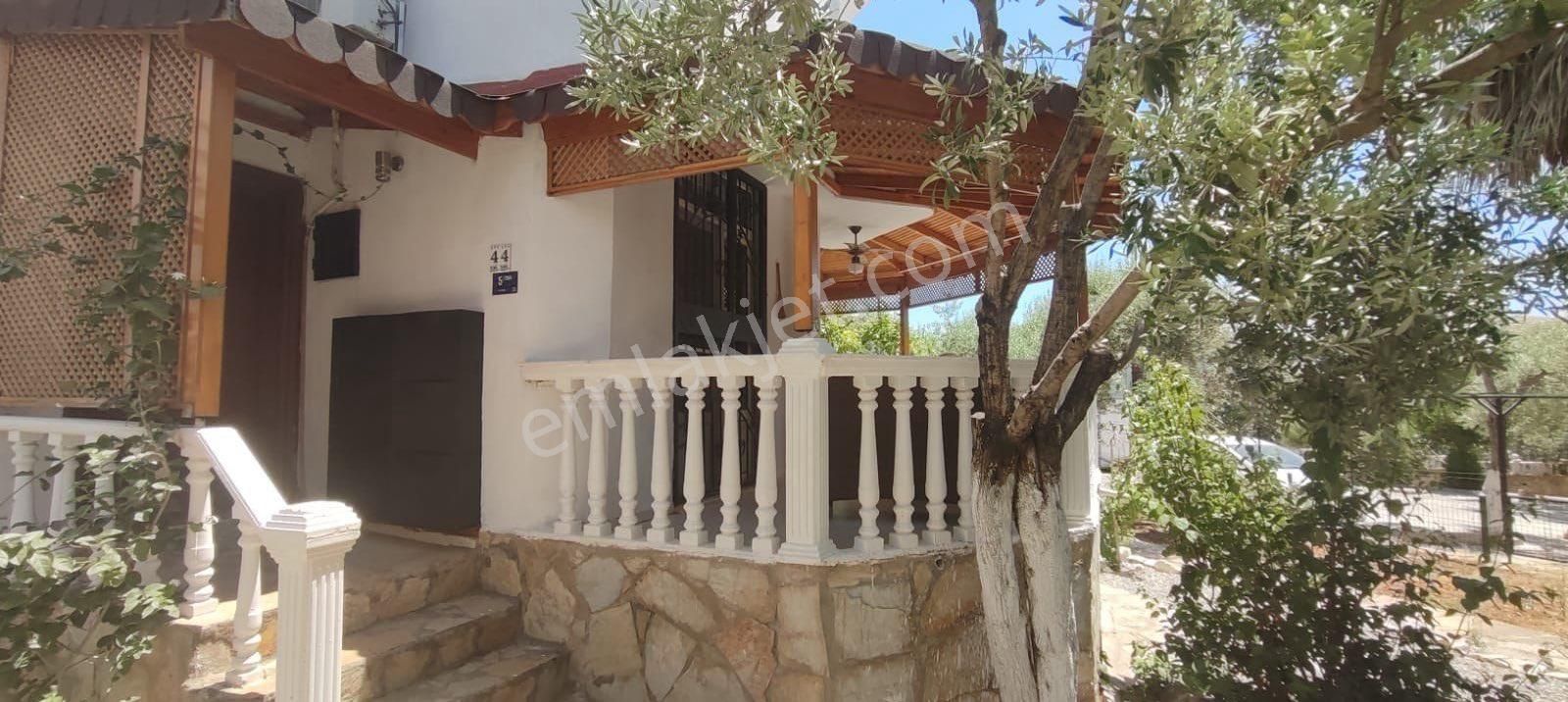 Didim Akbükte Satılık 3+1 Bitişik Nizam Villa