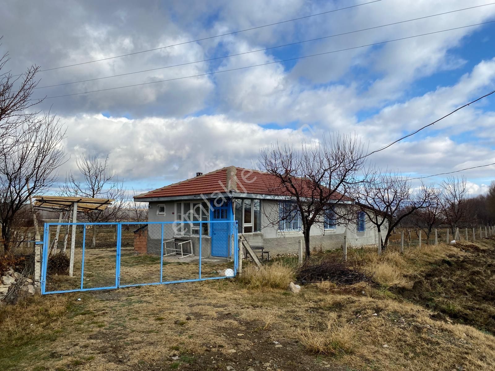 Şarkikaraağaç Yakaemir Köyü Satılık Bağ & Bahçe Selçuklu Emlak İnşaattan Isparta İle Ş.karaağaç Yakaemir Köyünde Satılık Bahce Ve Ev