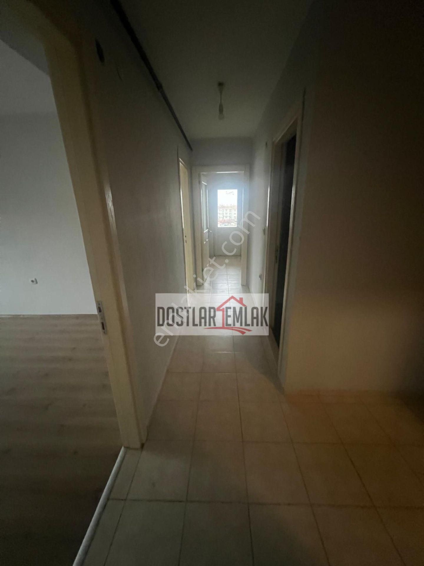 Dostlar Emlaktan C Kapı Yakını 2+1 Kiralık Daire