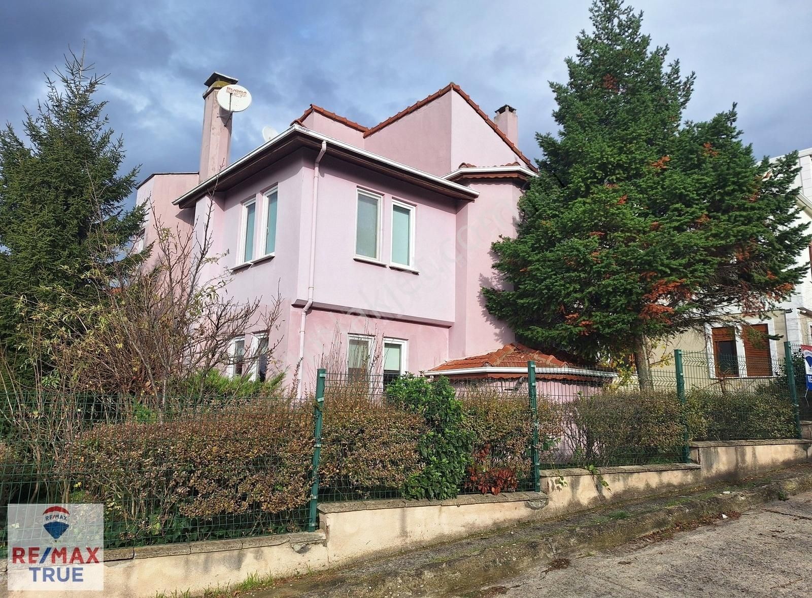 Başiskele Kılıçarslan Satılık Villa Başiskele Mannesmann Vadikent Sitesinde 4+1 Satılık Villa