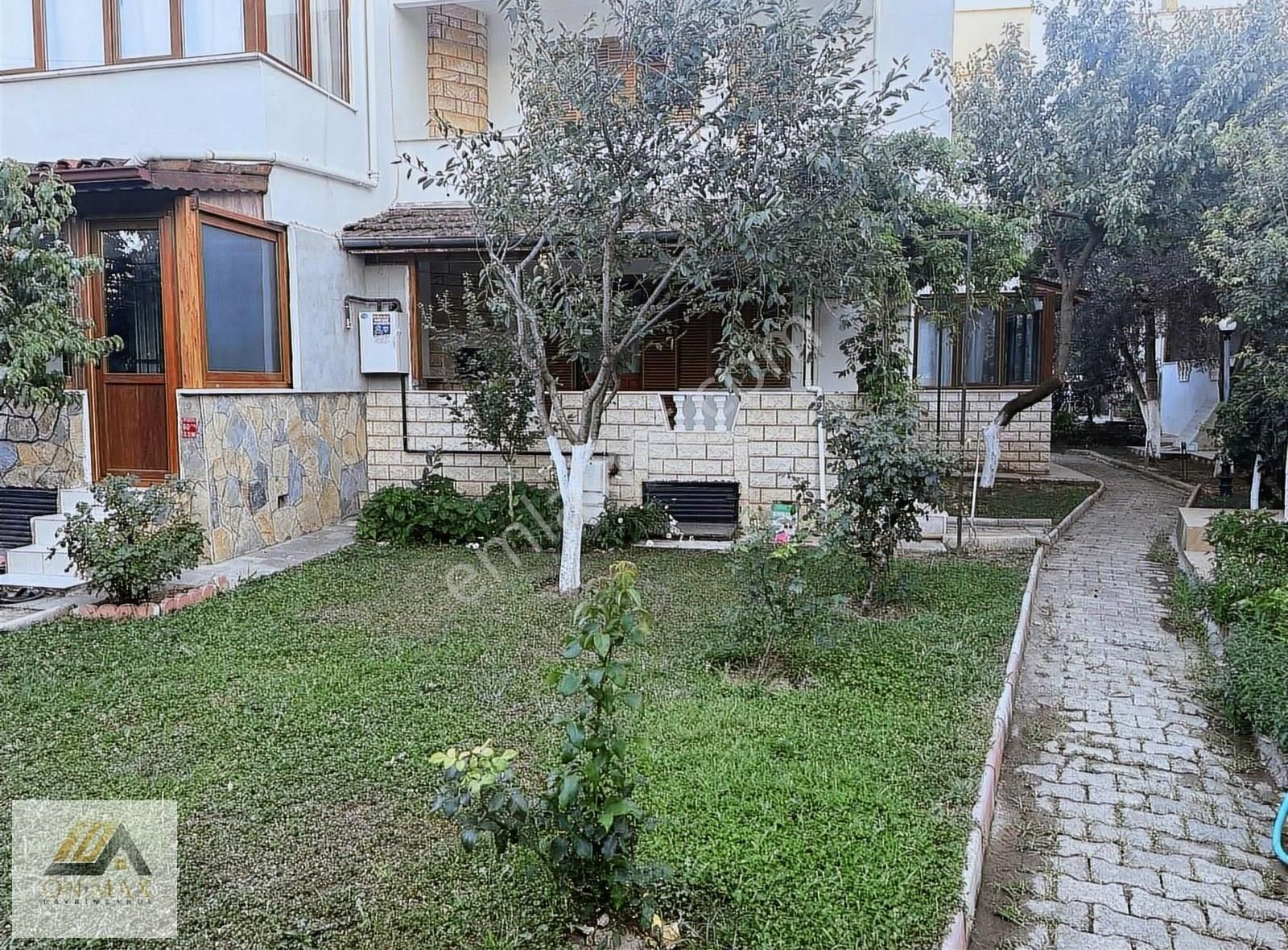 Burhaniye İskele Satılık Villa Onmax Burhaniye İskele'de Satılık 3+1 Villa