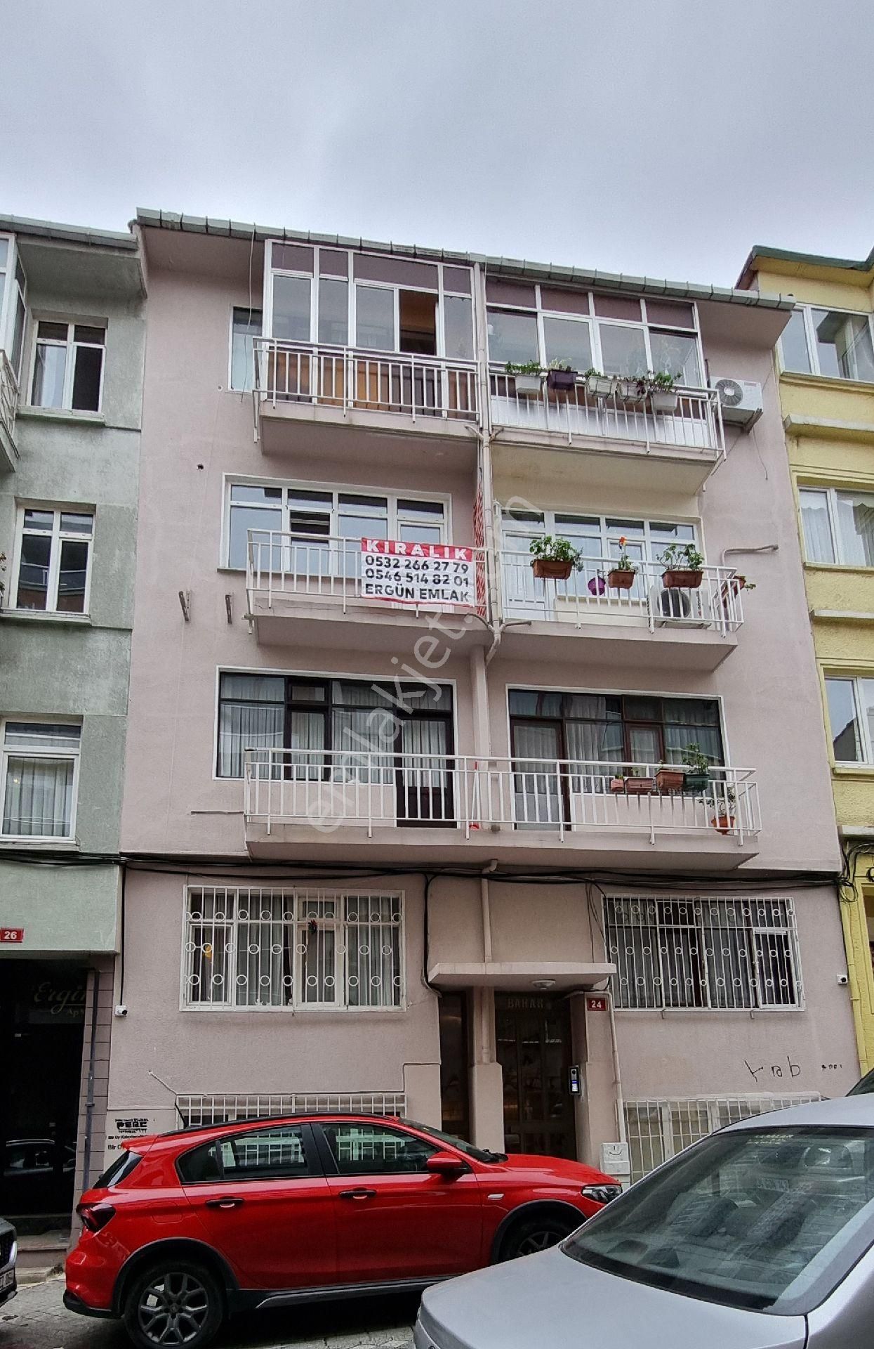 Kadıköy Caferağa Kiralık Daire Ergün Emlak'tan Moda Bahariye Aarası 3.kat 2+1= 100 M2 Temiz Merkezi Doğalgazlı