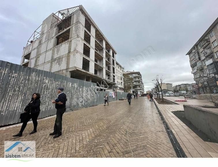 Maltepe Bağlarbaşı Kiralık Dükkan & Mağaza Maltepe'de Yeni Trafiğe Caddede Kupa Mağaza