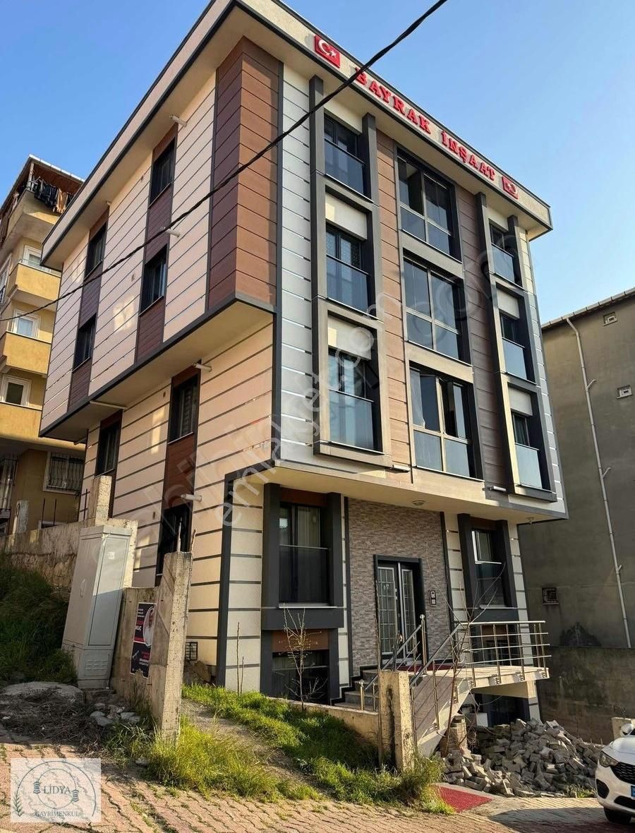 Ataşehir Kayışdağı Kiralık Daire (lidya) Ana Caddeye Çok Yakın Eşyasız Ögrenci Apartmanı