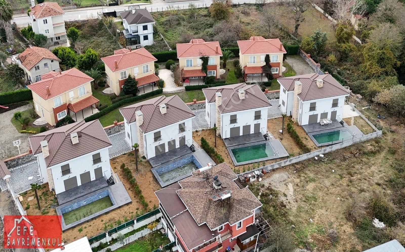 Şile Alacalı Satılık Villa Şile Alacalı'da Havuzlu 200m2 Ultralüks 4+1 Sıfır Müstakil Villa