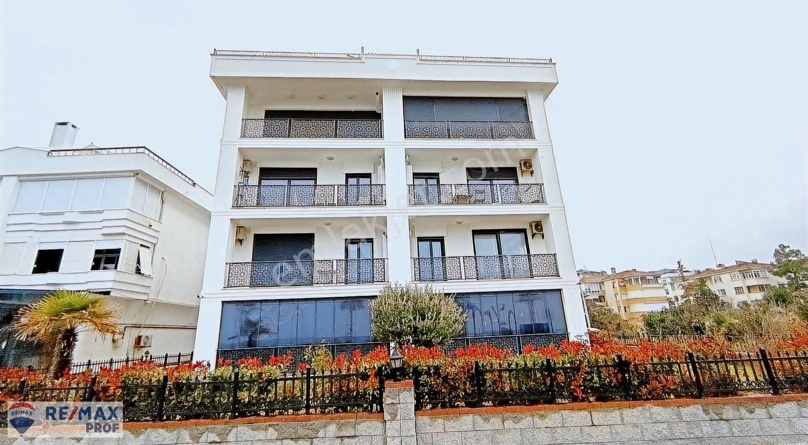 Büyükçekmece Atatürk Satılık Daire Re/max Prof Metin Avcı'dan Denize Sıfır Satılık 2+1 Daire