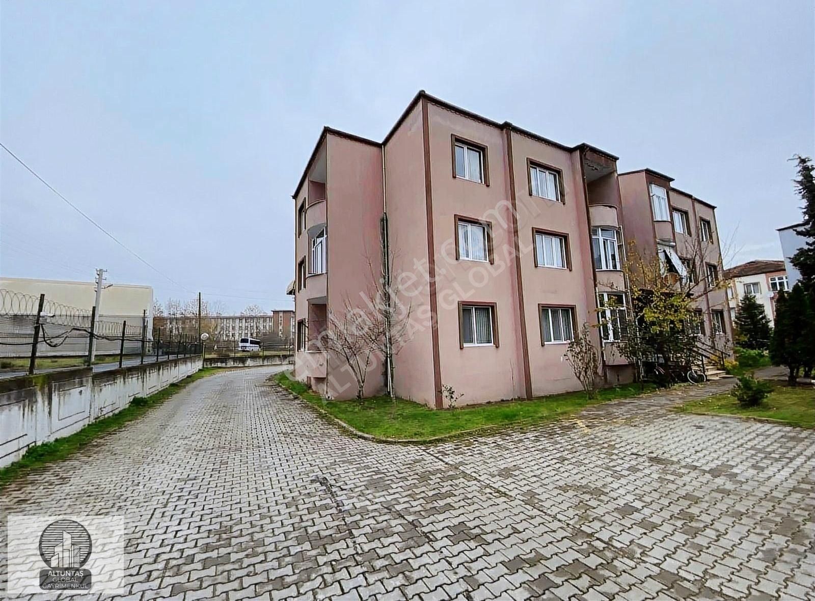 Kartepe Arslanbey Satılık Daire Doğakent Sitesinde 3+1 İçi Yenilenmiş Masrafsız Satılık Daire