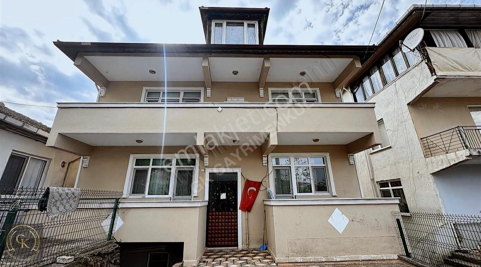 Başiskele Kılıçarslan Kiralık Daire Bahçecik'de Full Sıfır Eşyalı 3+1 120 M2 Kiralık Daire..