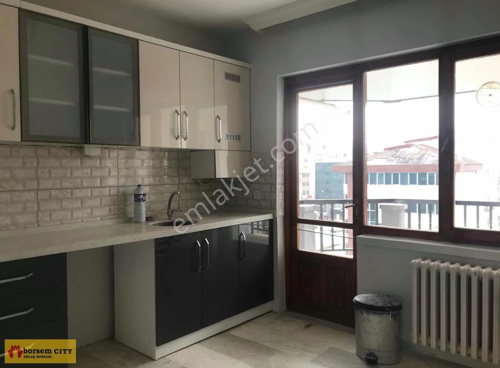 Çankaya Yıldızevler Kiralık Daire Turan Güneş Bulvarında 4+1 Katta Yapılı Bakımlı