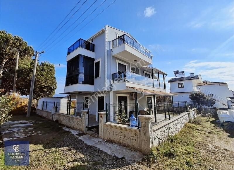 Ayvalık Altınova Satılık Villa Altınova İskele'de 4+1 Satılık Villa