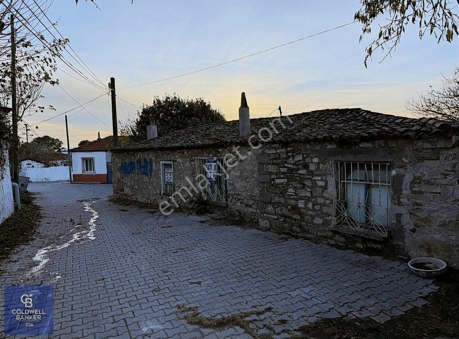 Ayvalık Mutlu Satılık Müstakil Ev Mutluluğunuza Mutluluk Katmak İstiyenlere Mutlu Köyde Taş Ev