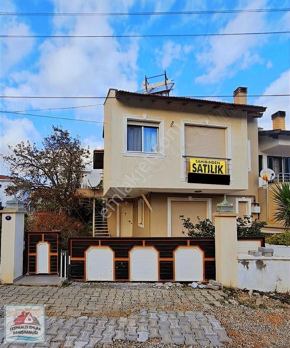 Urla Denizli Satılık Villa Urla/denizli 326m2 Arsa Paylı 2 Daireden Oluşan Müstakil Villa