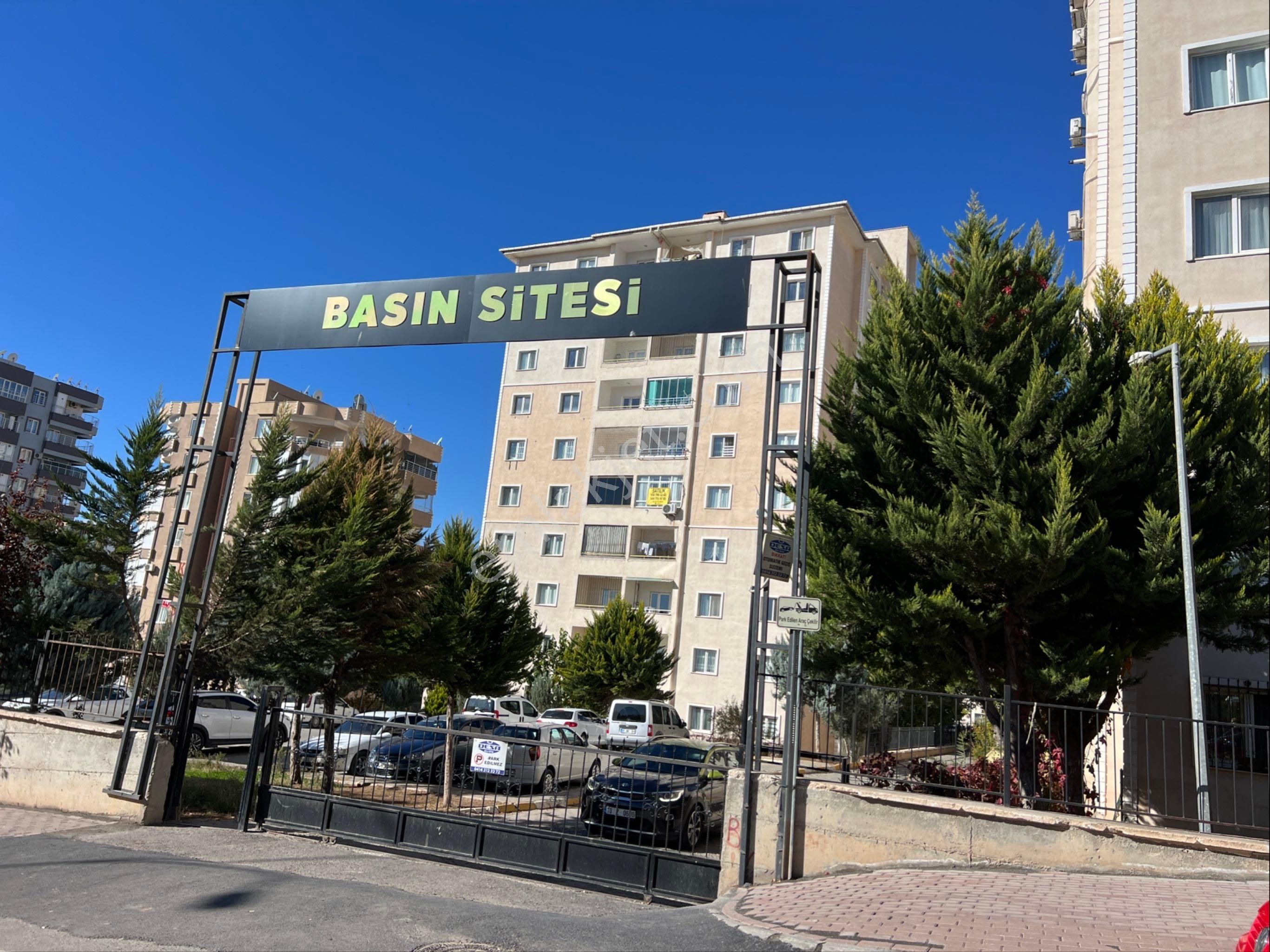 Karaköprü Akbayır Satılık Daire Karaköprü Basın Sitesinde 3+1 İçi Yapılı Cephesi Full Açık Lüks Toki Dairesi