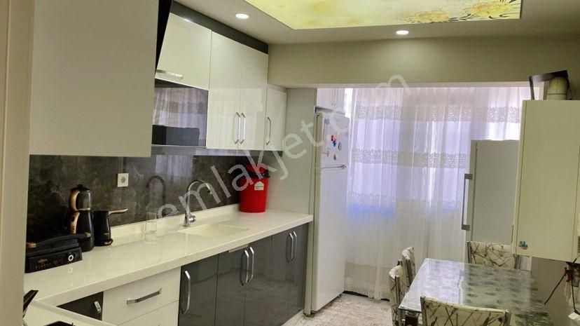 Mç Emlak'tan Mareşal Çakmak Mah.de 3+1 Bakımlı Temiz Satılık Daire