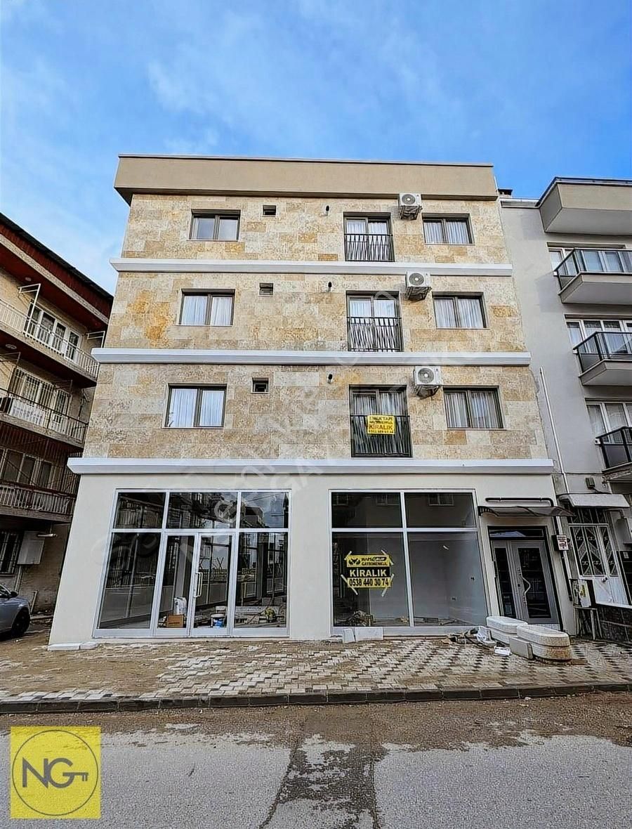 Buca Yenigün Kiralık Daire Neft'ten Merkezi Konumda Cadde Üzeri Arakat Sıfır Eşyalı 1+1