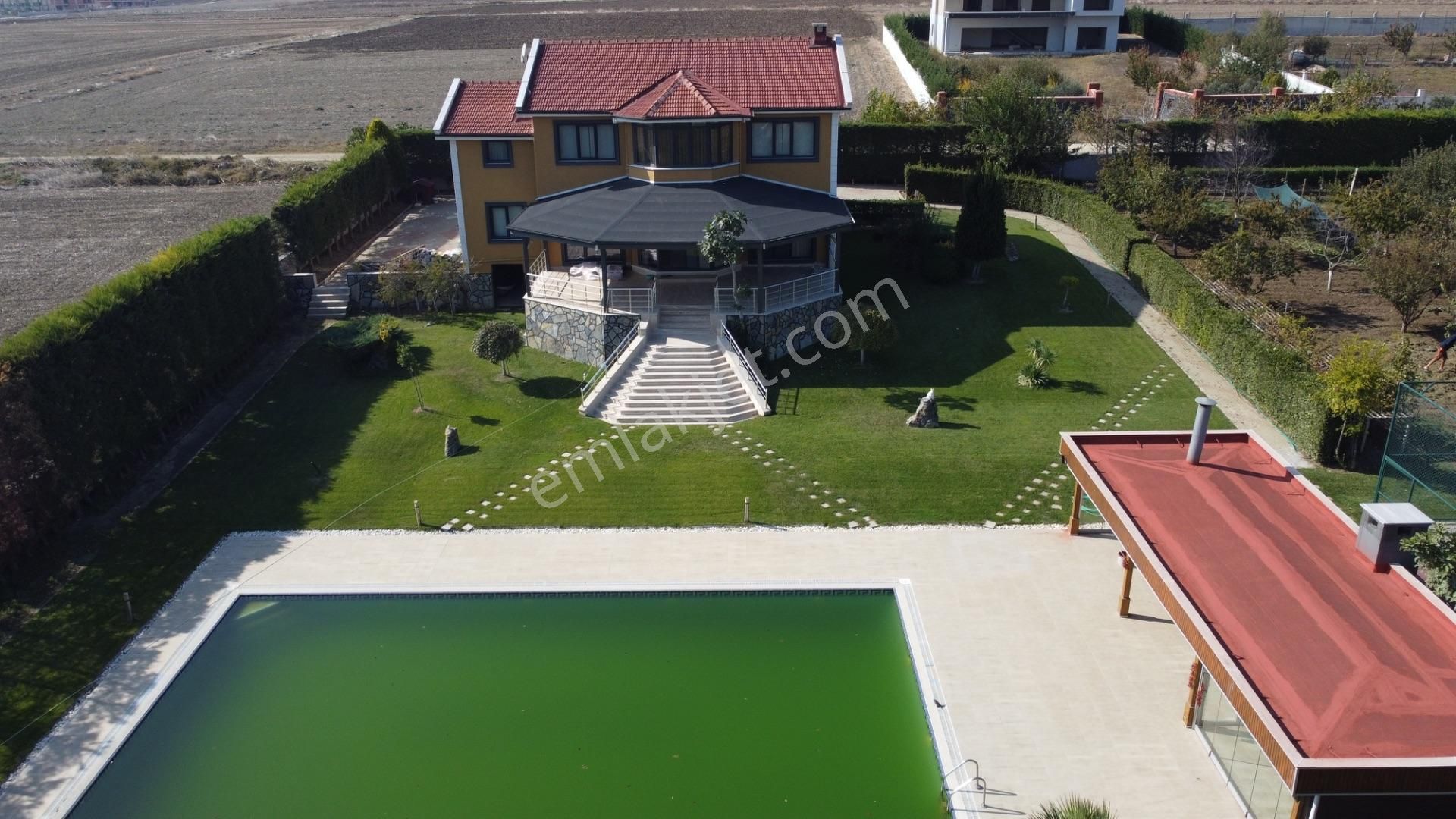 Silivri Selimpaşa Kiralık Villa Wisrem Gayrimenkul Den Silivri De Kiralık Havuzlu Lüks Villa