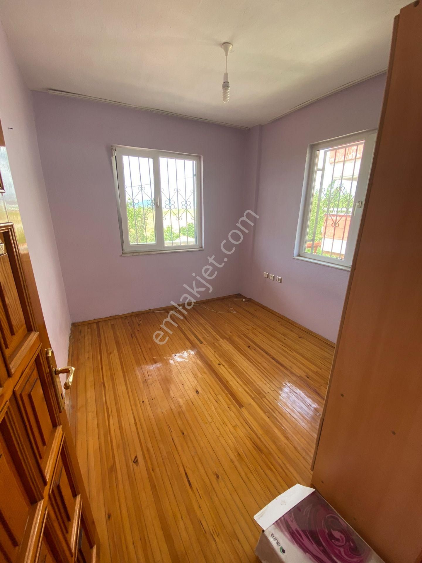 Dikili Güven Emlak'tan Cumhuriyet Mahallesinde Denize Sıfır Satılık Villa - Görsel 21