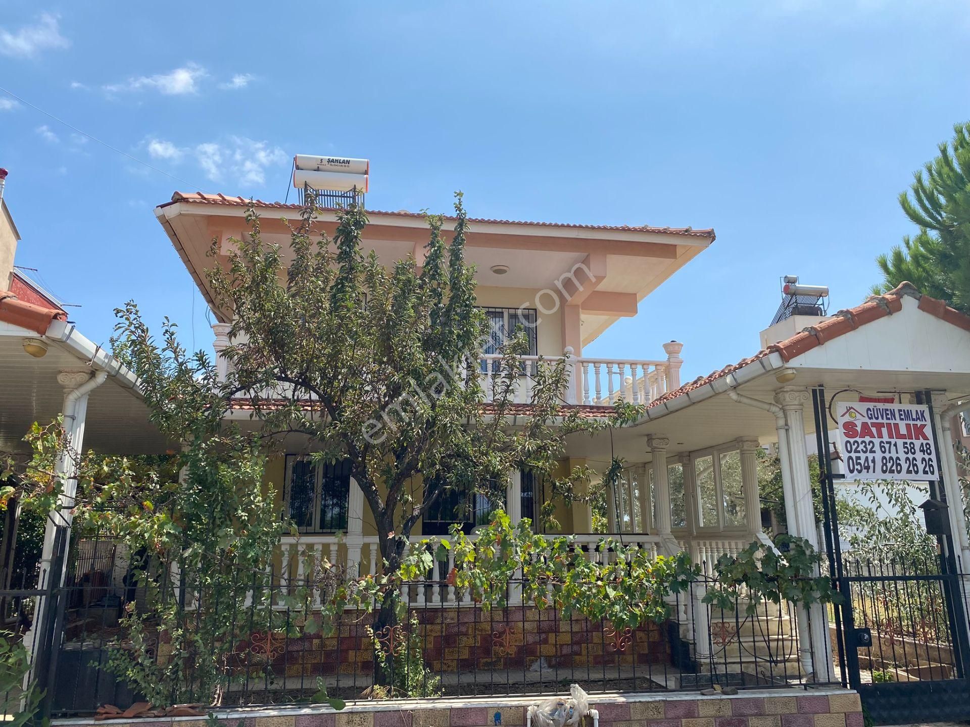 Dikili Güven Emlak'tan Cumhuriyet Mahallesinde Denize Sıfır Satılık Villa - Görsel 3