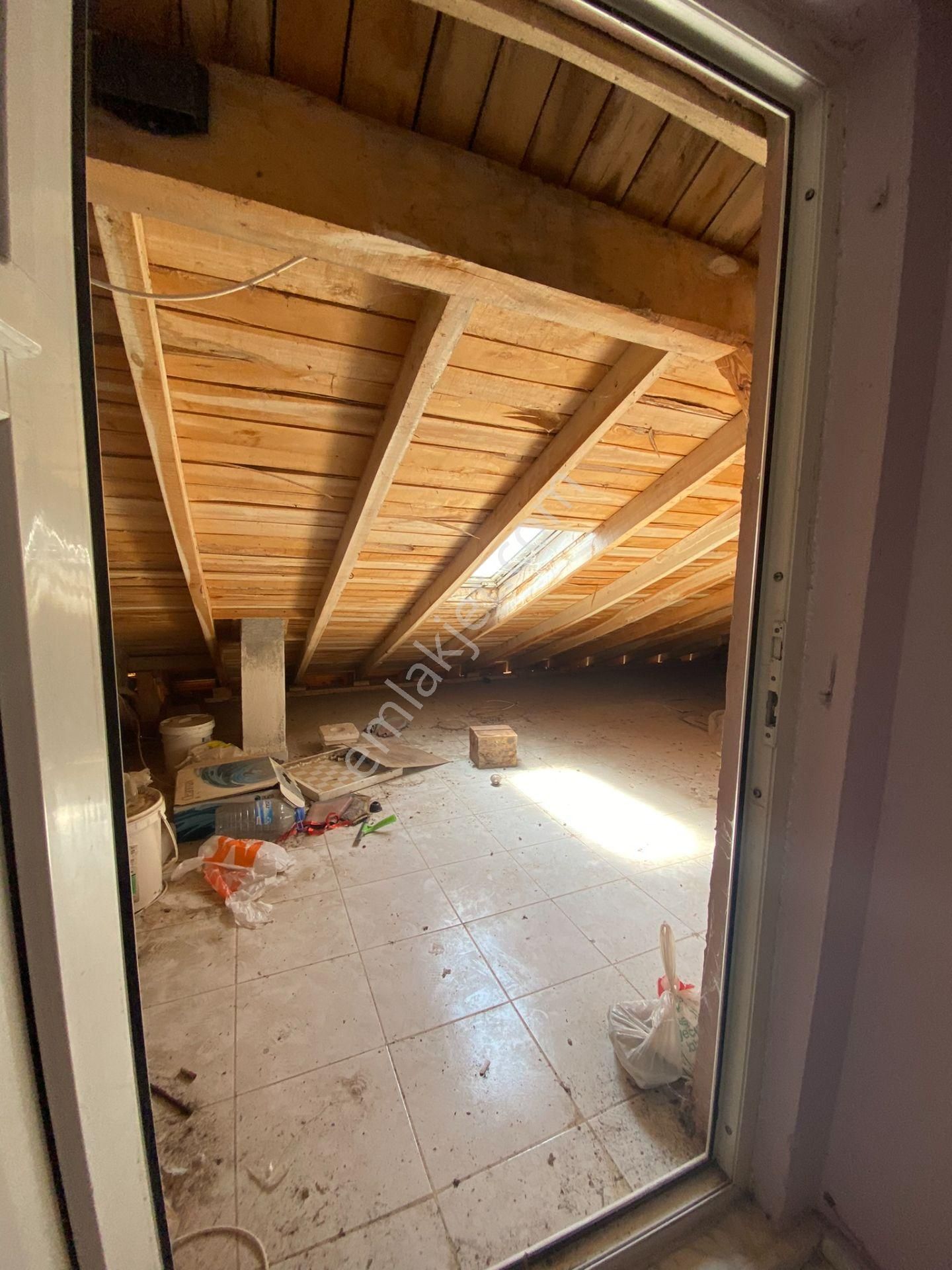 Dikili Güven Emlak'tan Cumhuriyet Mahallesinde Denize Sıfır Satılık Villa - Görsel 34