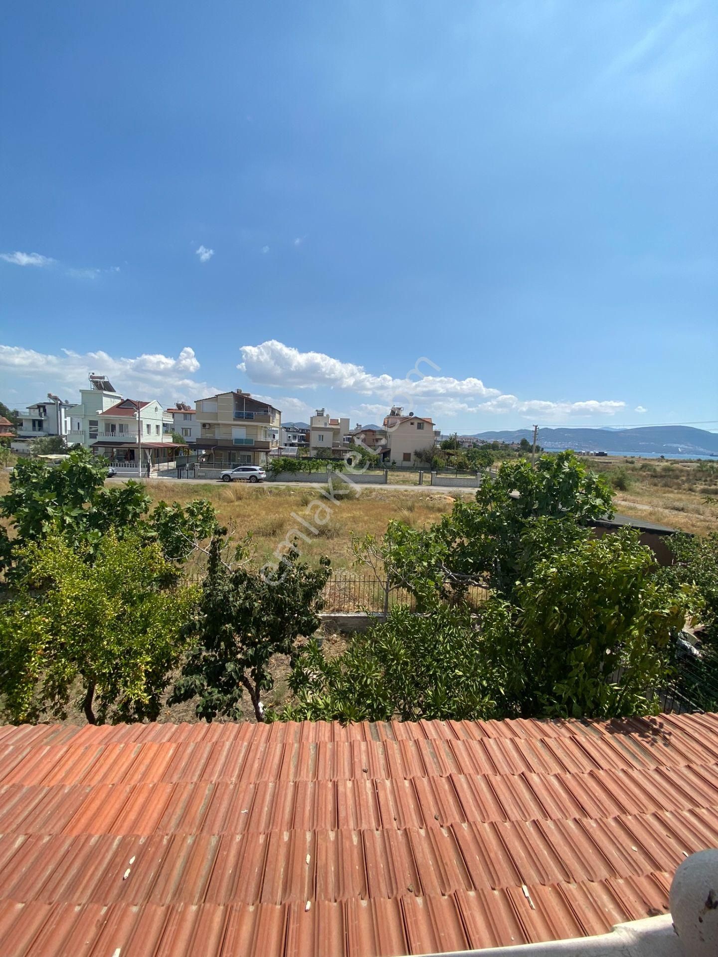 Dikili Güven Emlak'tan Cumhuriyet Mahallesinde Denize Sıfır Satılık Villa - Görsel 32