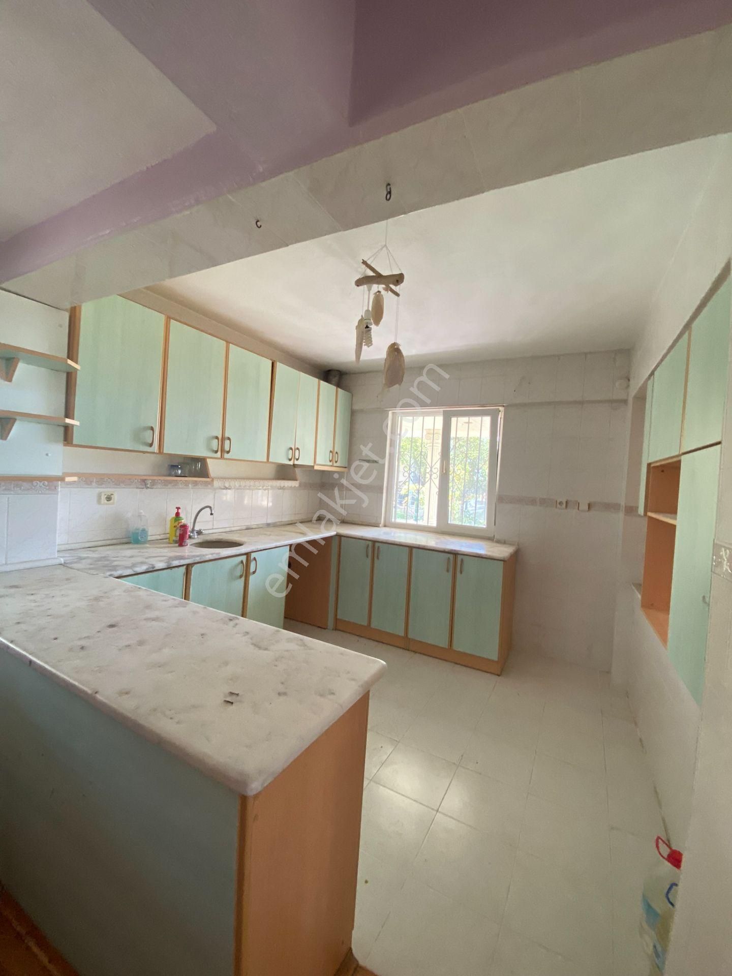 Dikili Güven Emlak'tan Cumhuriyet Mahallesinde Denize Sıfır Satılık Villa - Görsel 17