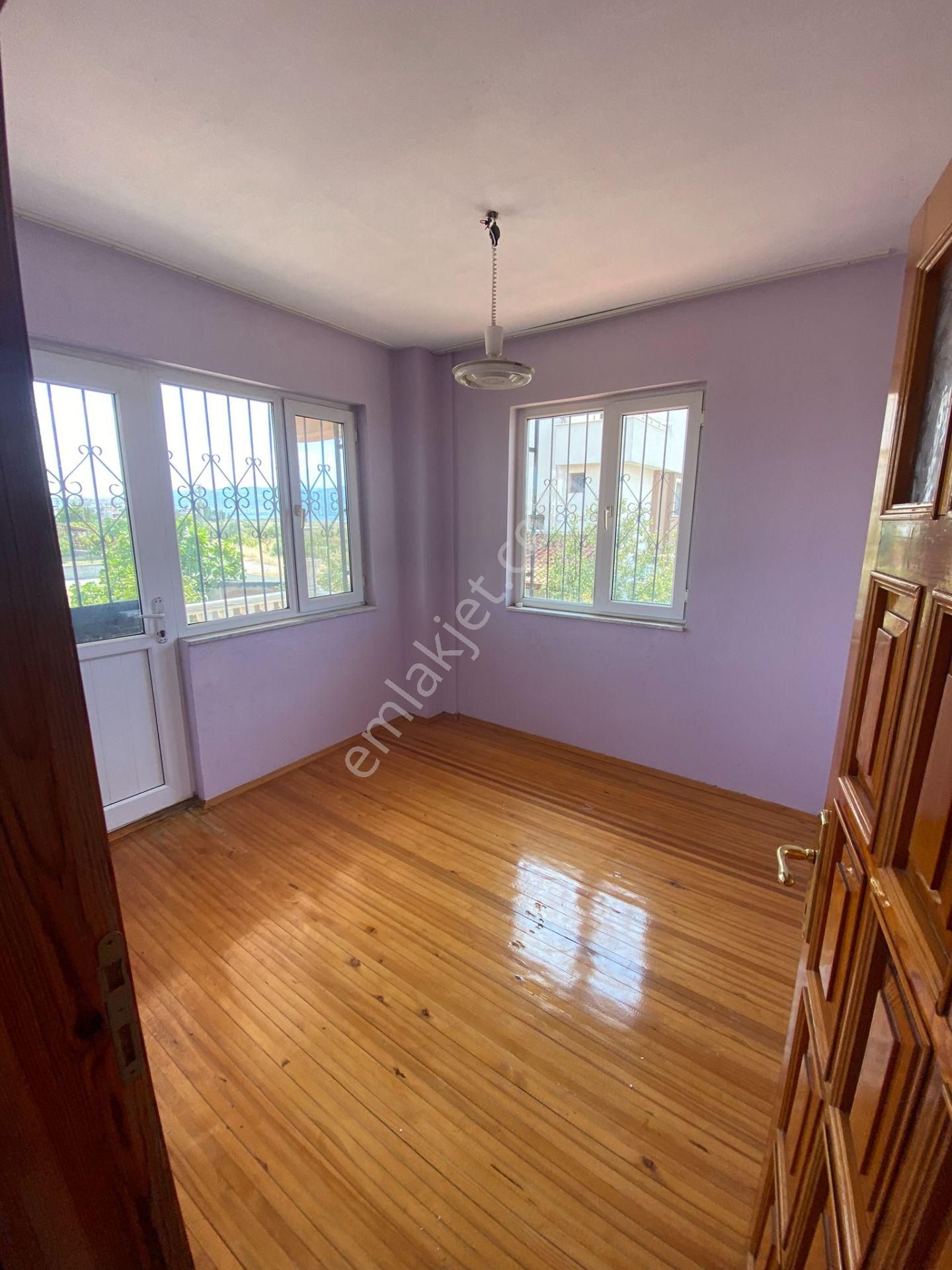 Dikili Güven Emlak'tan Cumhuriyet Mahallesinde Denize Sıfır Satılık Villa - Görsel 29