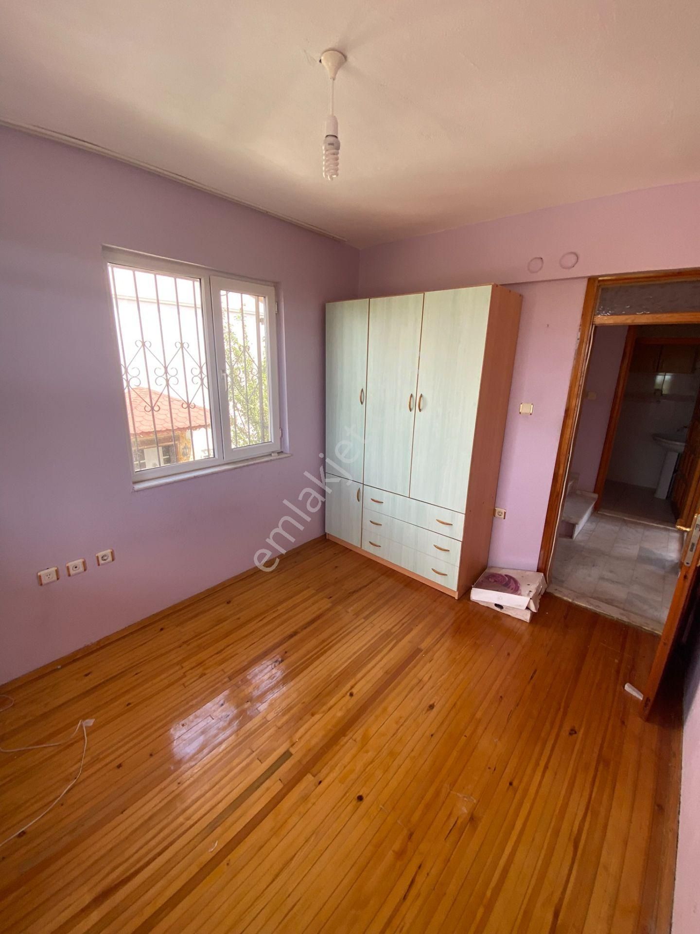 Dikili Güven Emlak'tan Cumhuriyet Mahallesinde Denize Sıfır Satılık Villa - Görsel 22