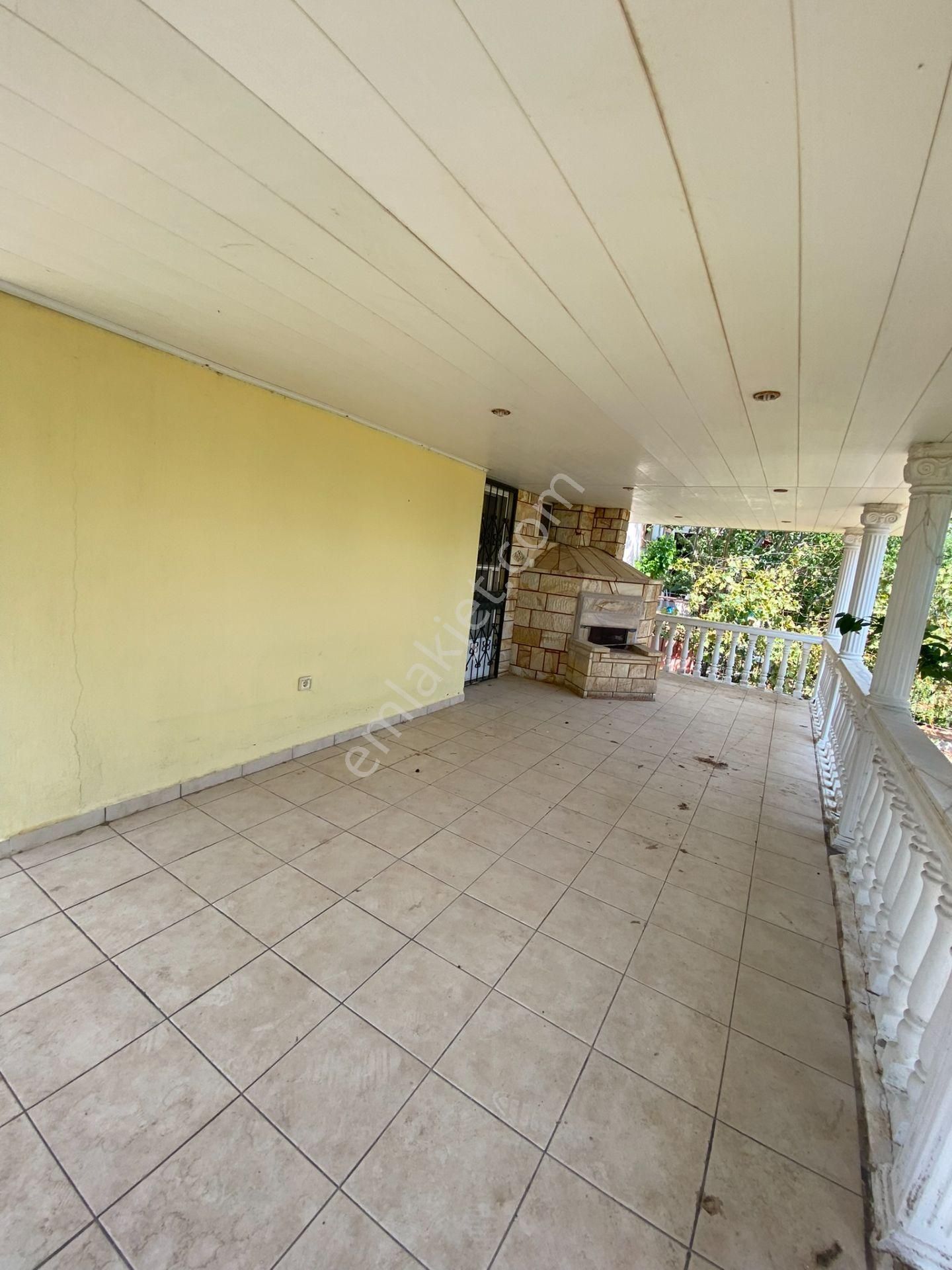 Dikili Güven Emlak'tan Cumhuriyet Mahallesinde Denize Sıfır Satılık Villa - Görsel 9