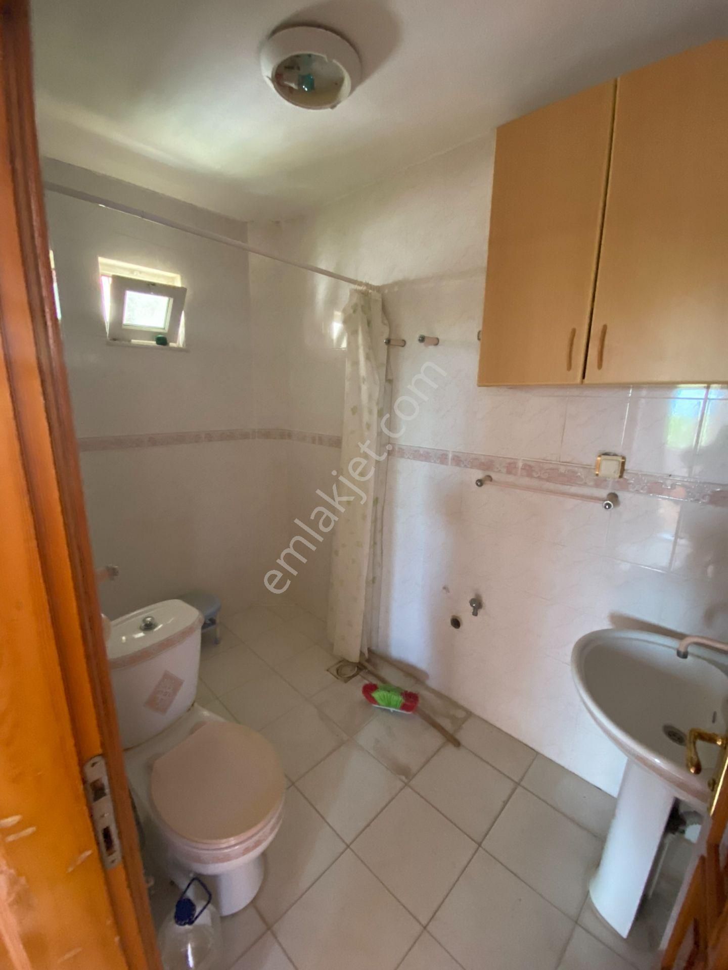 Dikili Güven Emlak'tan Cumhuriyet Mahallesinde Denize Sıfır Satılık Villa - Görsel 28