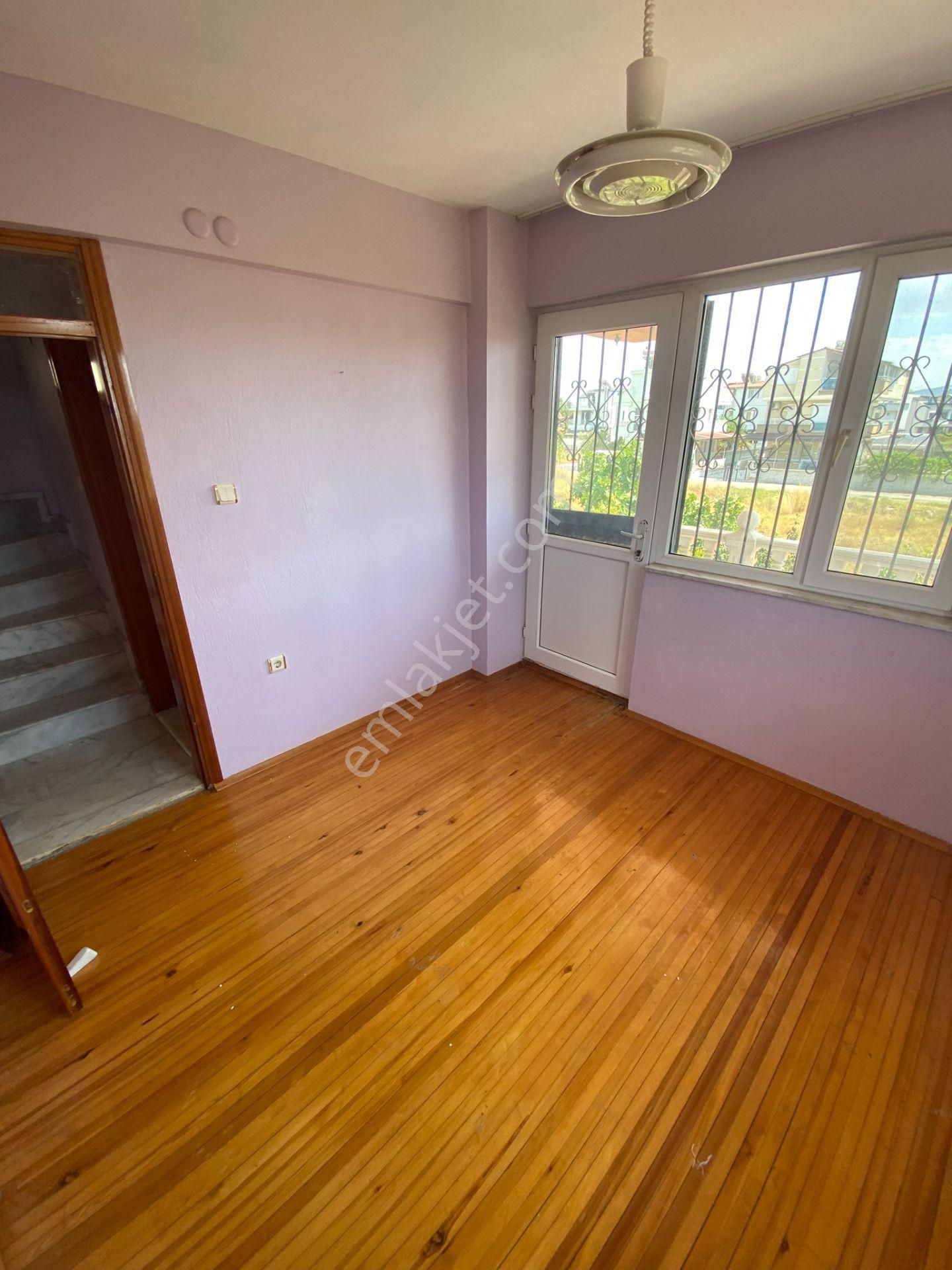 Dikili Güven Emlak'tan Cumhuriyet Mahallesinde Denize Sıfır Satılık Villa - Görsel 30