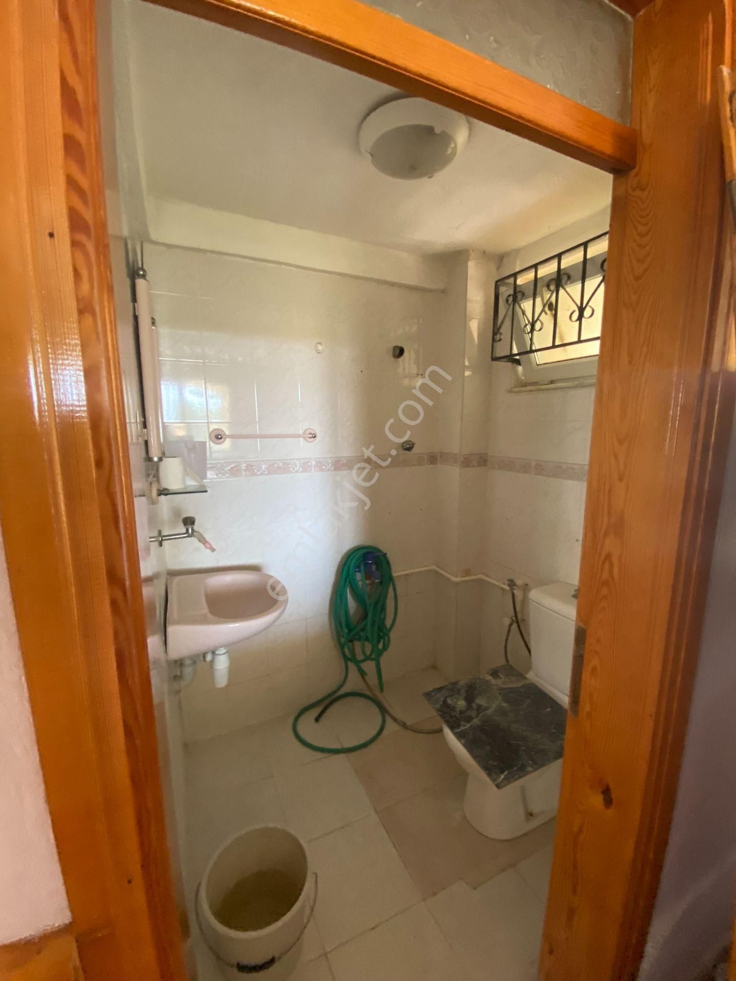 Dikili Güven Emlak'tan Cumhuriyet Mahallesinde Denize Sıfır Satılık Villa - Görsel 19