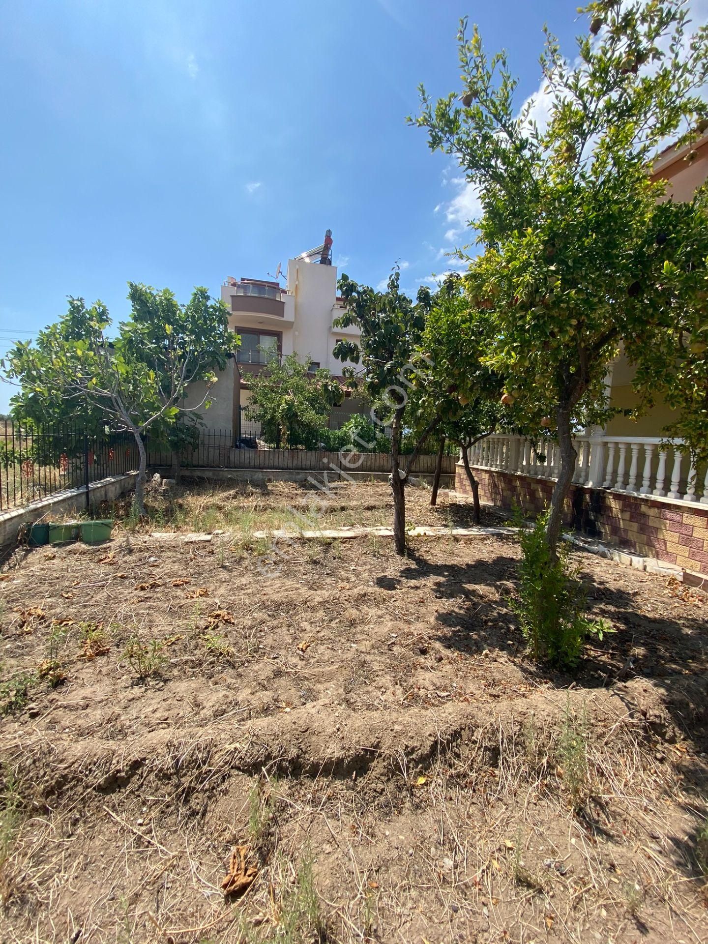 Dikili Güven Emlak'tan Cumhuriyet Mahallesinde Denize Sıfır Satılık Villa - Görsel 12