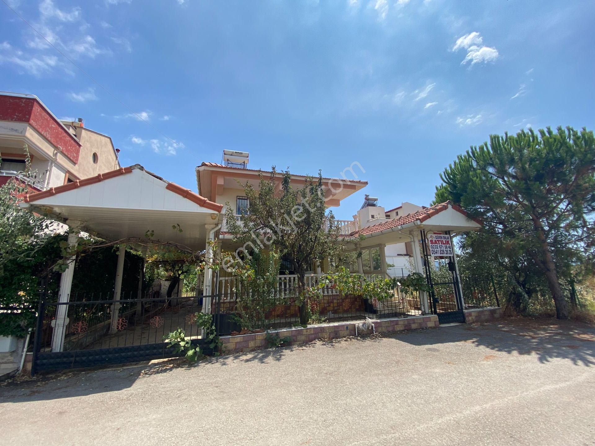 Dikili Güven Emlak'tan Cumhuriyet Mahallesinde Denize Sıfır Satılık Villa - Görsel 4