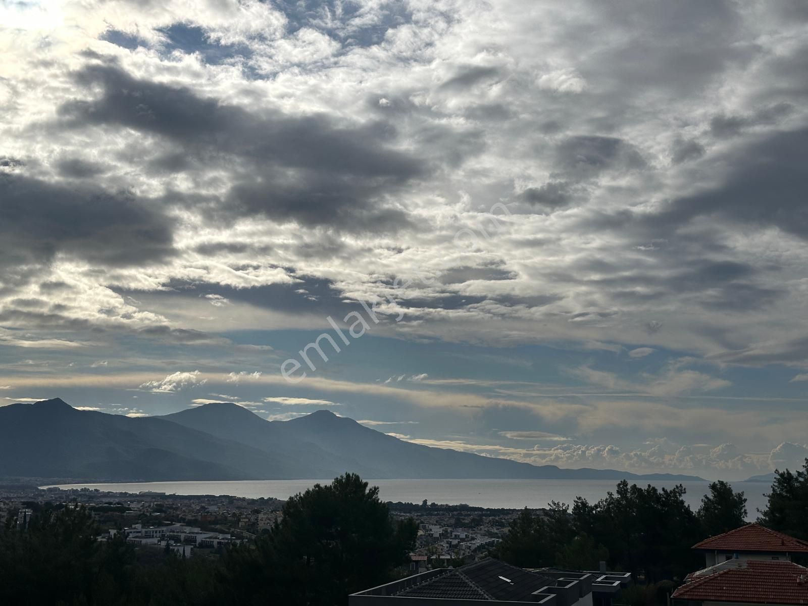 Kuşadası Soğucak Satılık Yazlık Kuşadası Soğucakda Sıfır Bahçeli Deniz Manzaralı 2+1