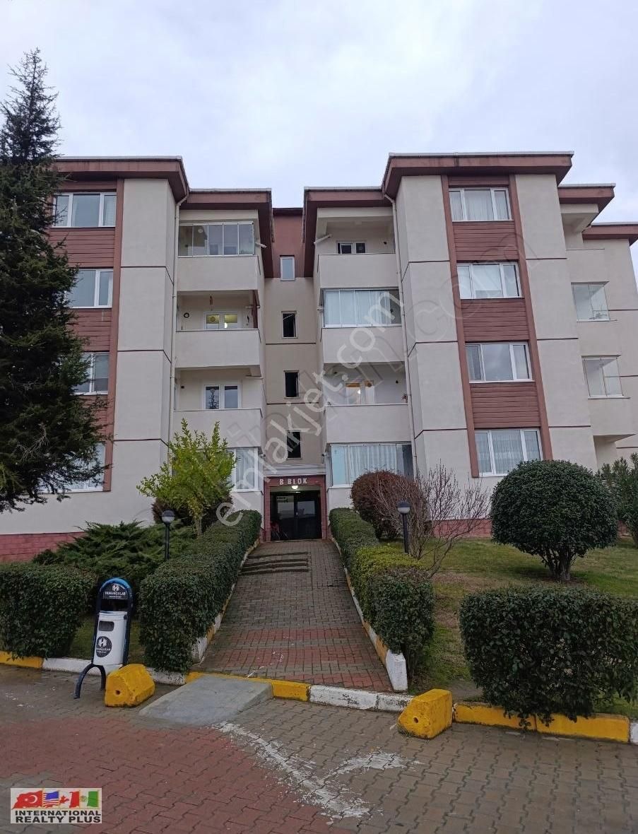 Pendik Yenişehir Satılık Daire Hukukçular Huzur Sitesinde Çamların İçinde Satılık Daire