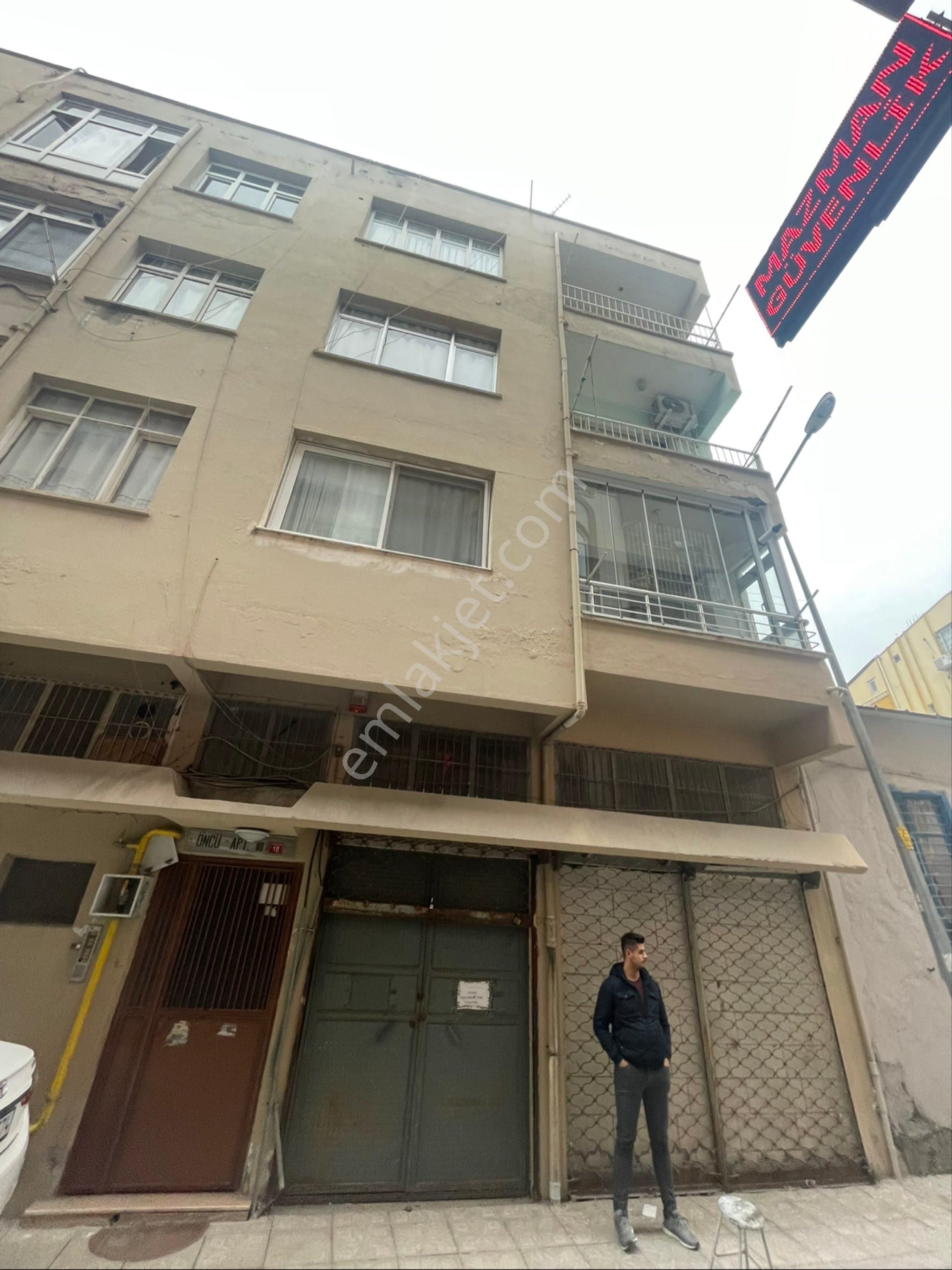 İskenderun Kurtuluş Satılık Daire Çarşı Merkezde Satılık 2 + 1