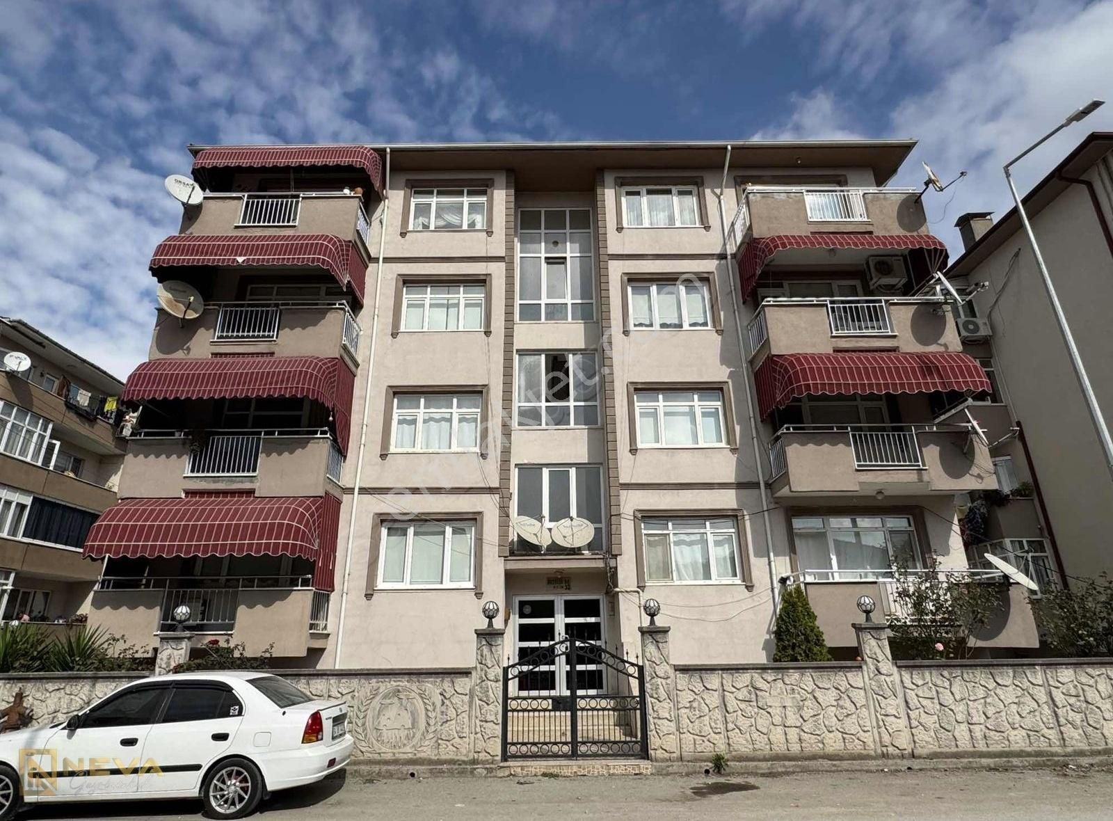 Adapazarı Şeker Satılık Daire Adapazarı Şeker Mah. Satılık 3+1 130 M2 Daire