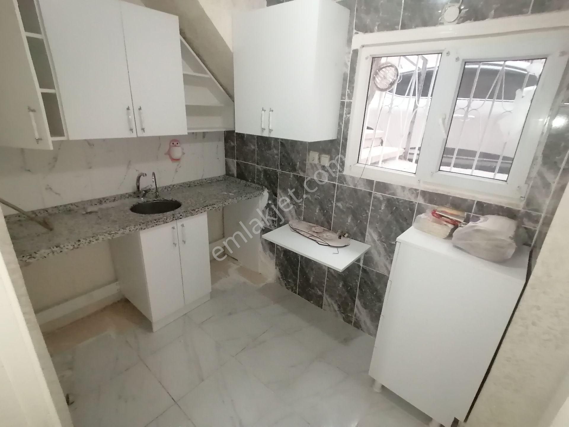 Bahçelievler Zafer Satılık Daire Efka'dan Yenibosna Pazar Pazarına Yakın Satılık 2+1 70 M2 Bahçe Katı Daire