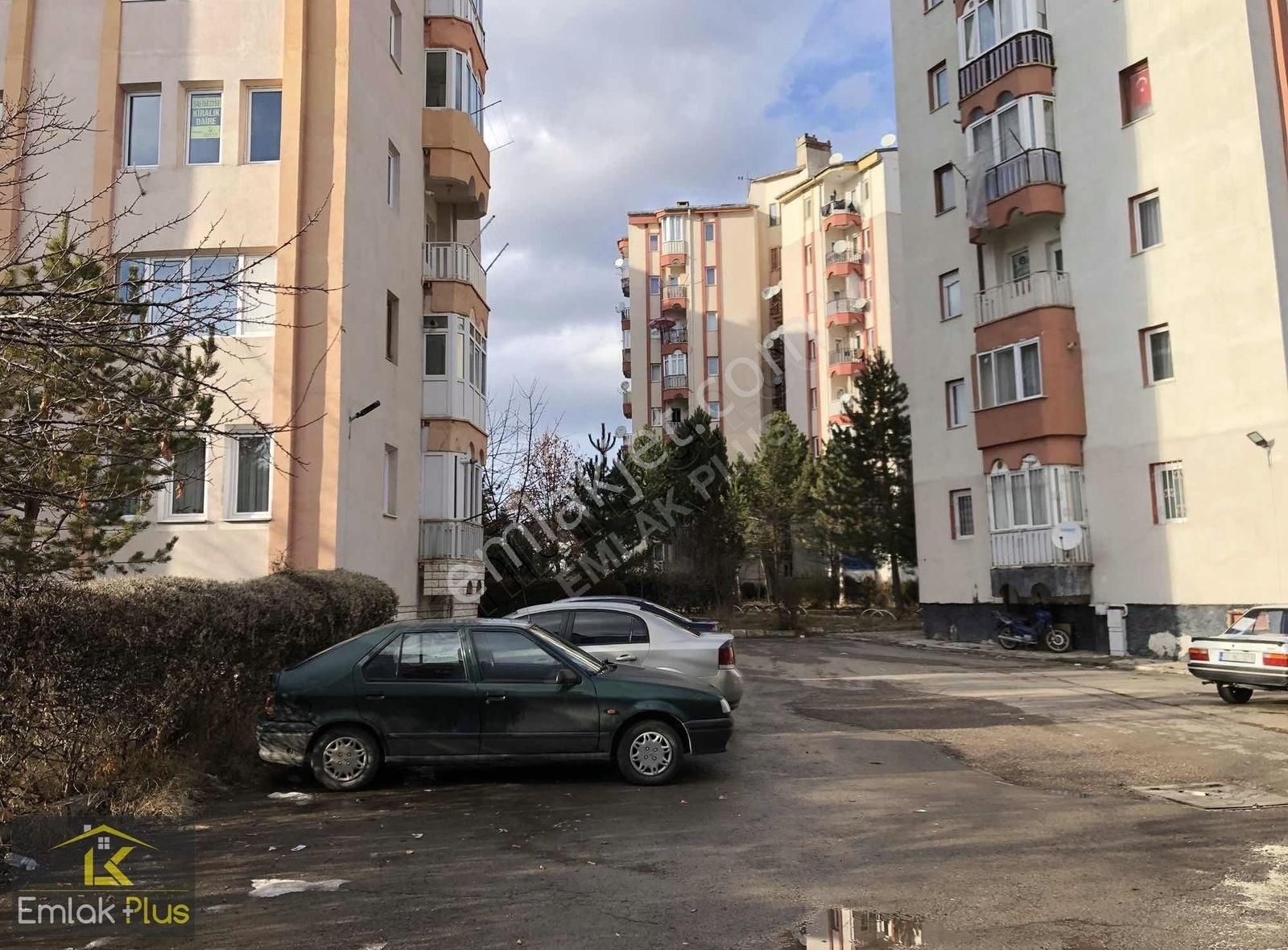 Sivas Merkez Şeyh Şamil Kiralık Daire Emlak Plus'tan Kiralık 3+1 Daire