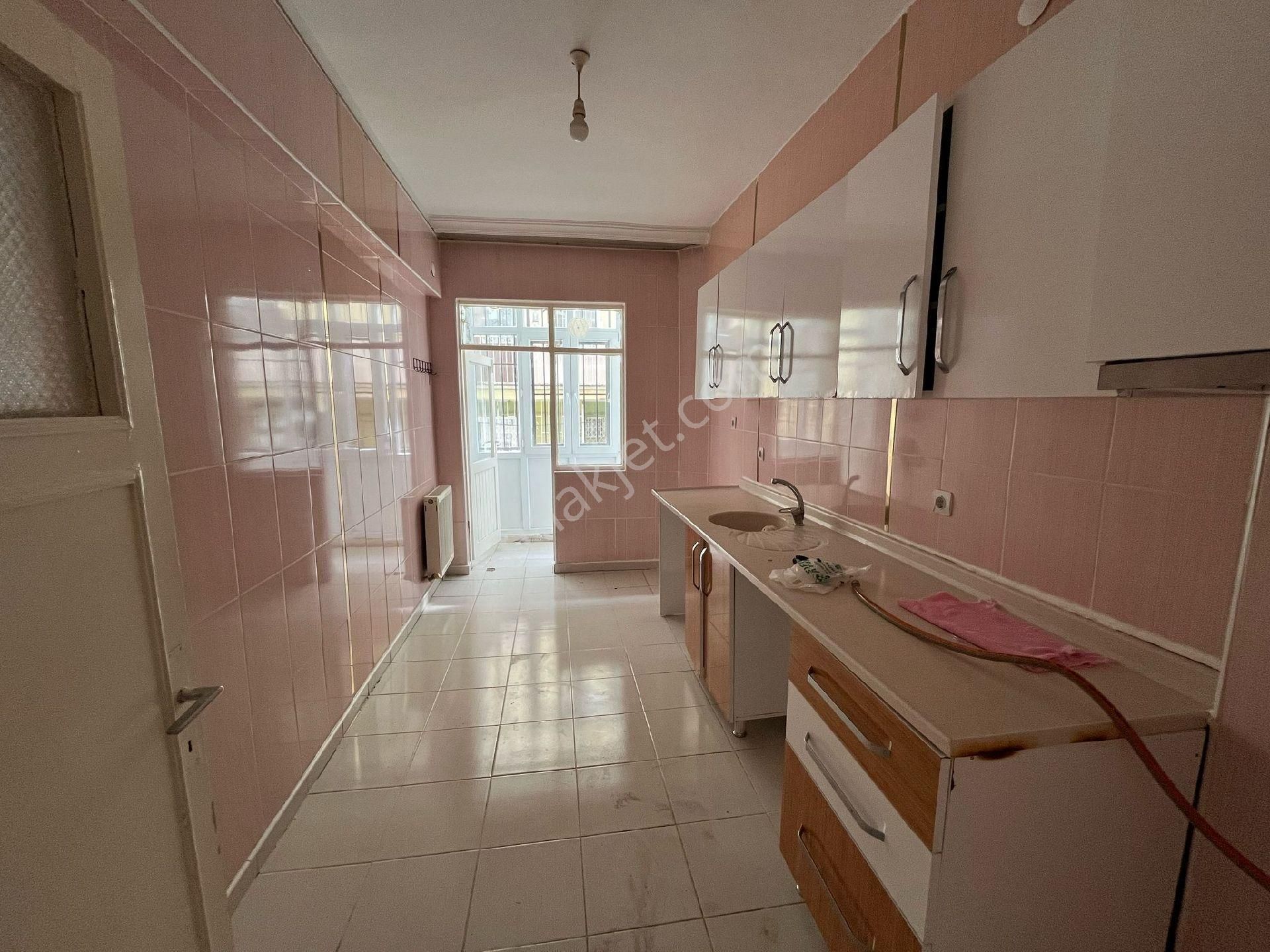 Hakan Cansız Gayrimenkul Yatırımdan 3+1 130 M2 Gazino Ya Yürüme Mesafesinde Acil Satılık Daire