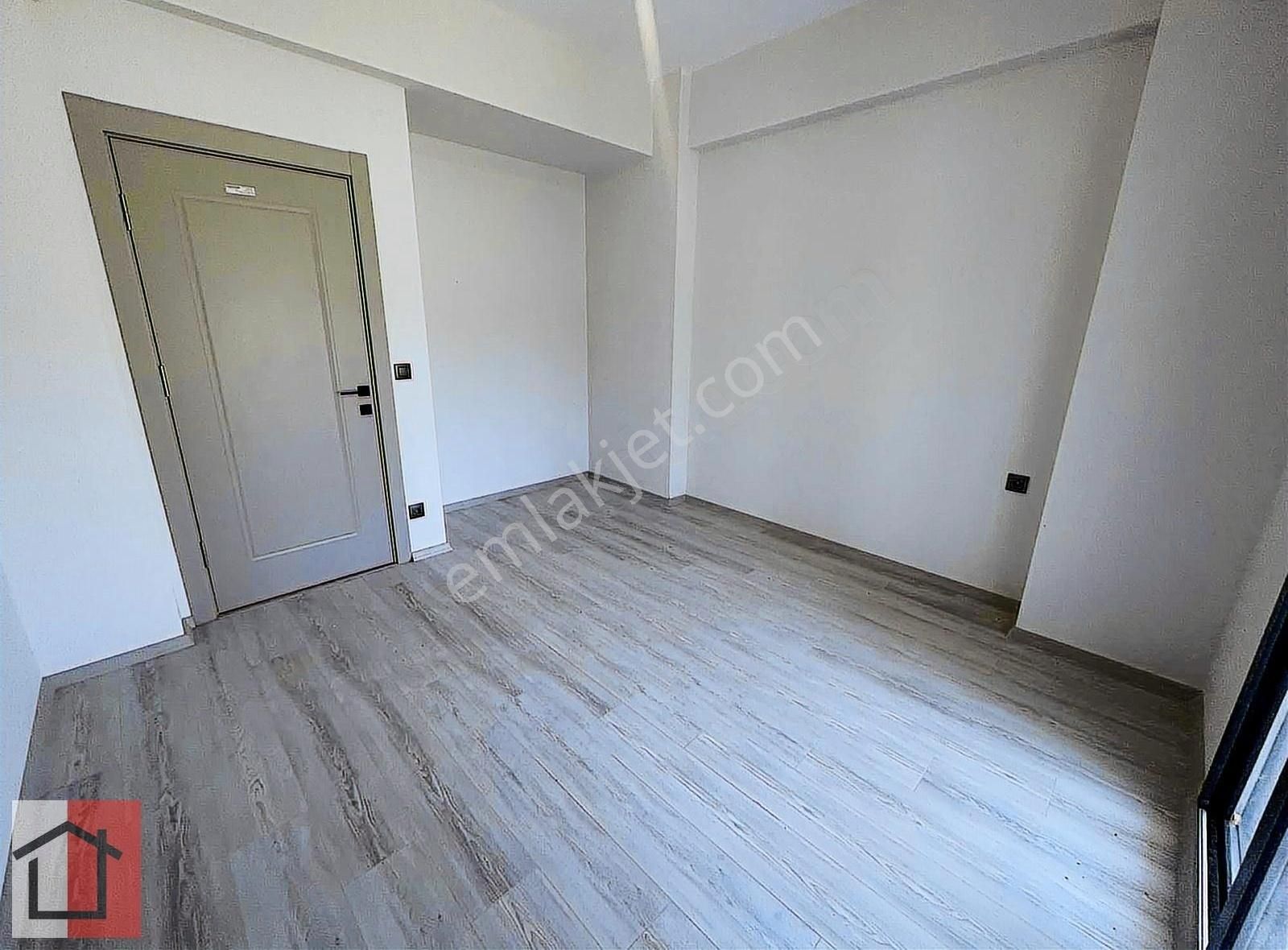 Kuşadasında Havuzlu Sitede Bahçesi Tapuya İşli Muhteşem Daire - Görsel 3