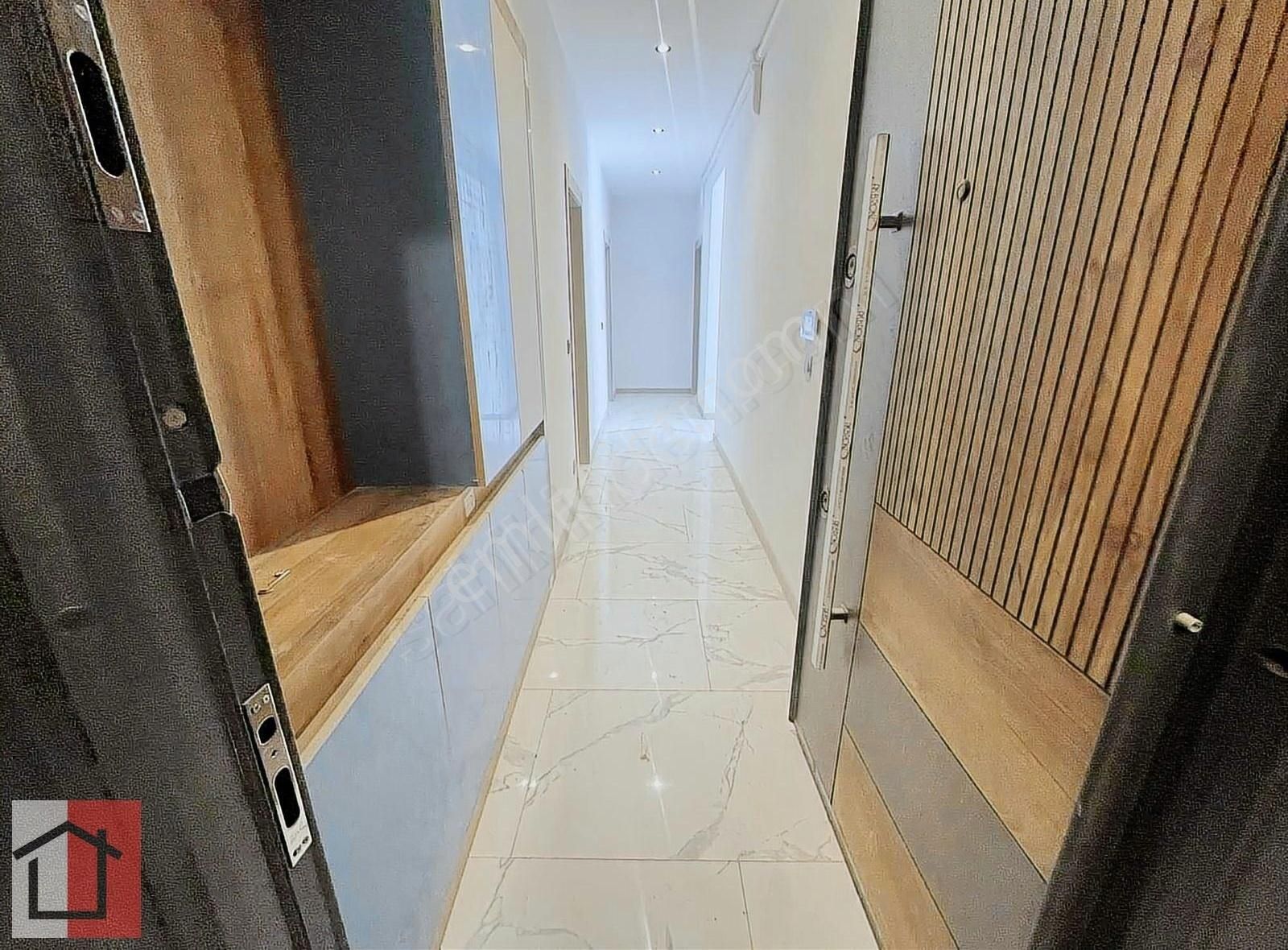 Kuşadasında Havuzlu Sitede Bahçesi Tapuya İşli Muhteşem Daire - Görsel 8