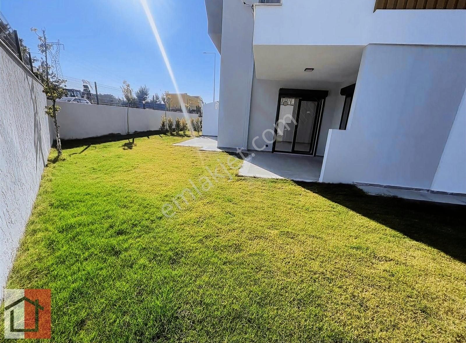 Kuşadasında Havuzlu Sitede Bahçesi Tapuya İşli Muhteşem Daire - Görsel 7