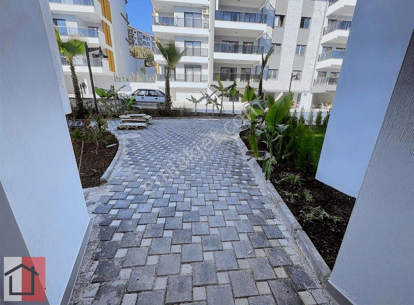 Kuşadasında Havuzlu Sitede Bahçesi Tapuya İşli Muhteşem Daire - Görsel 19