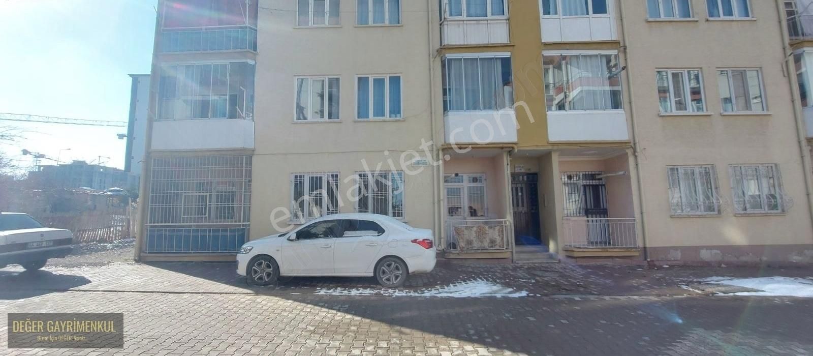 Yeşilyurt Zaviye Kiralık Daire Değer'den Temellide 3 Katlı Binada 2+1 Zemin Kat Daire