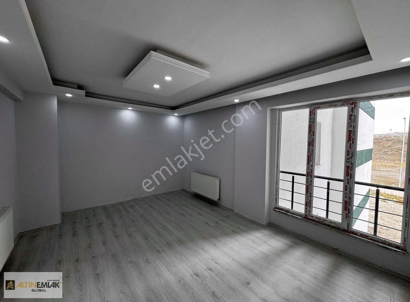 Kars Merkez Şehitler Kiralık Daire Altın Emlaktan Kiralık 2+1 Eşyasız Ara Kat Sıfır Daire