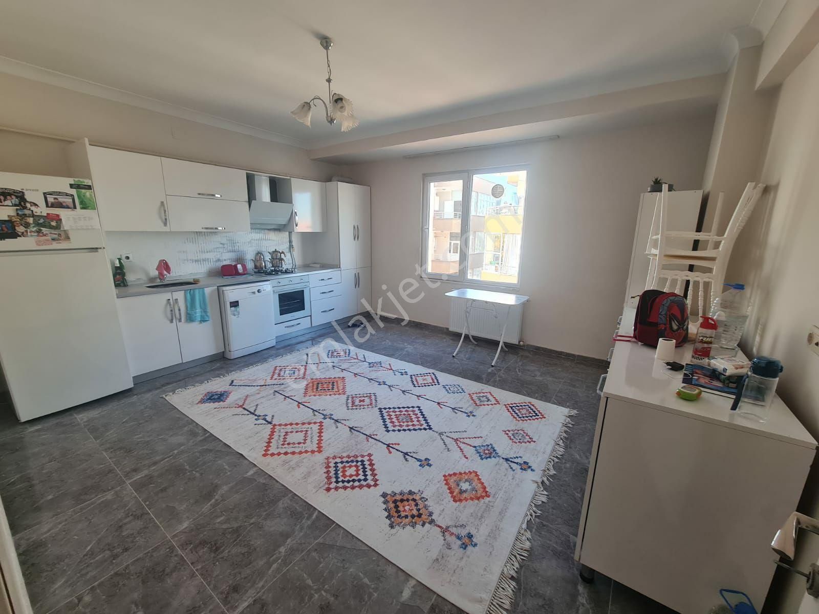 Eryavuz Dan Haliliye De 4+1 Odalı,230 Metrekare,karşısı Park,merkezi Yer,2 Balkonlu,ful Uygun Daire