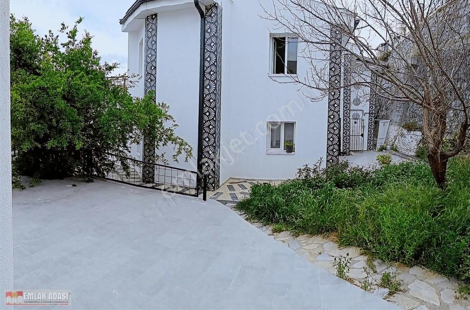 Kuşadası Yavansu Satılık Villa Emlak Adasindan Yavansuda Masrafsiz 4+1triplex